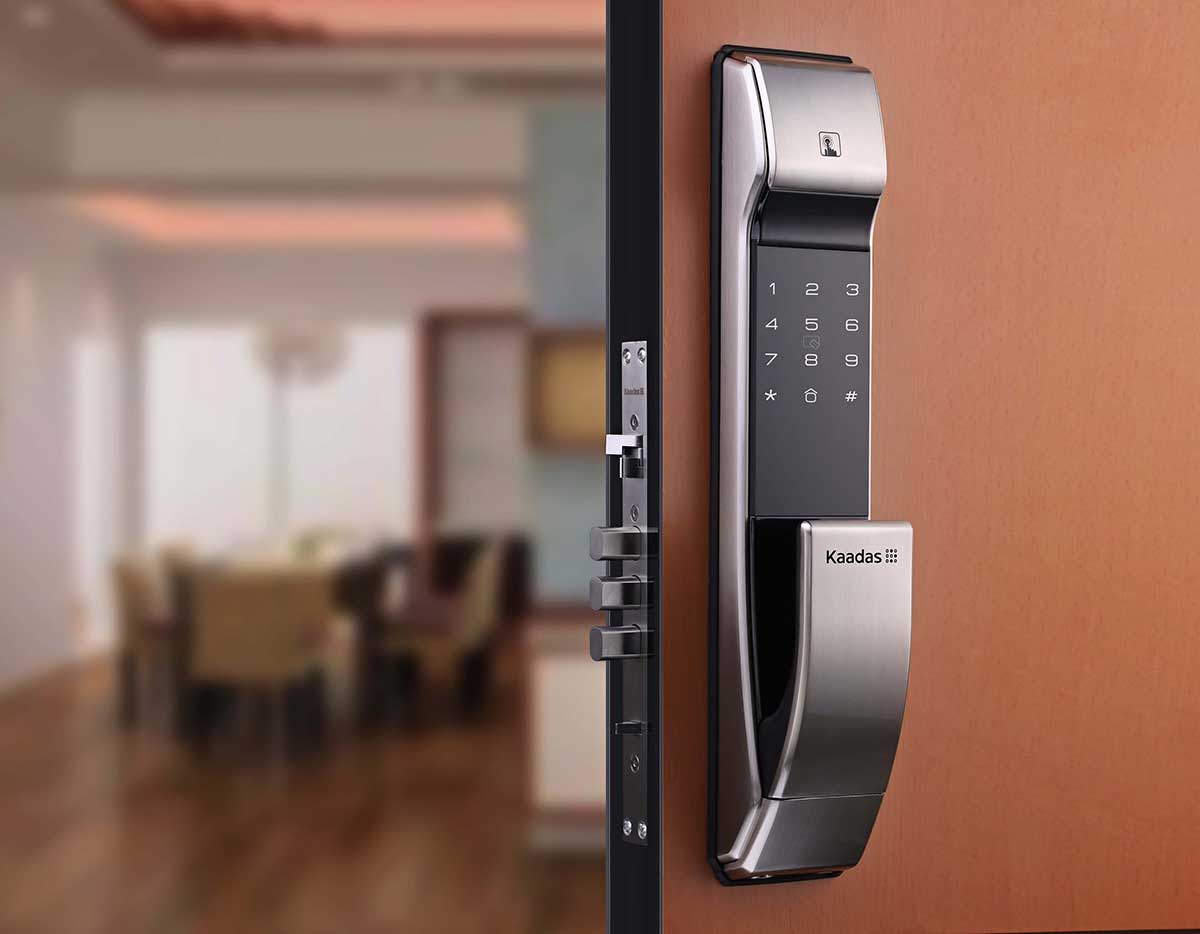 Digital door. Chumo биометрический электронный замок на входную. Смарт замок с видеокамерой. Умный дом замок.